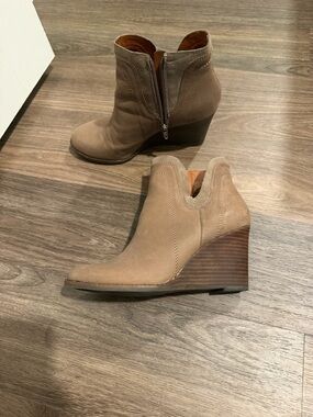 Lucky Brand Womens Tan Suede Wedge Ankle Boots